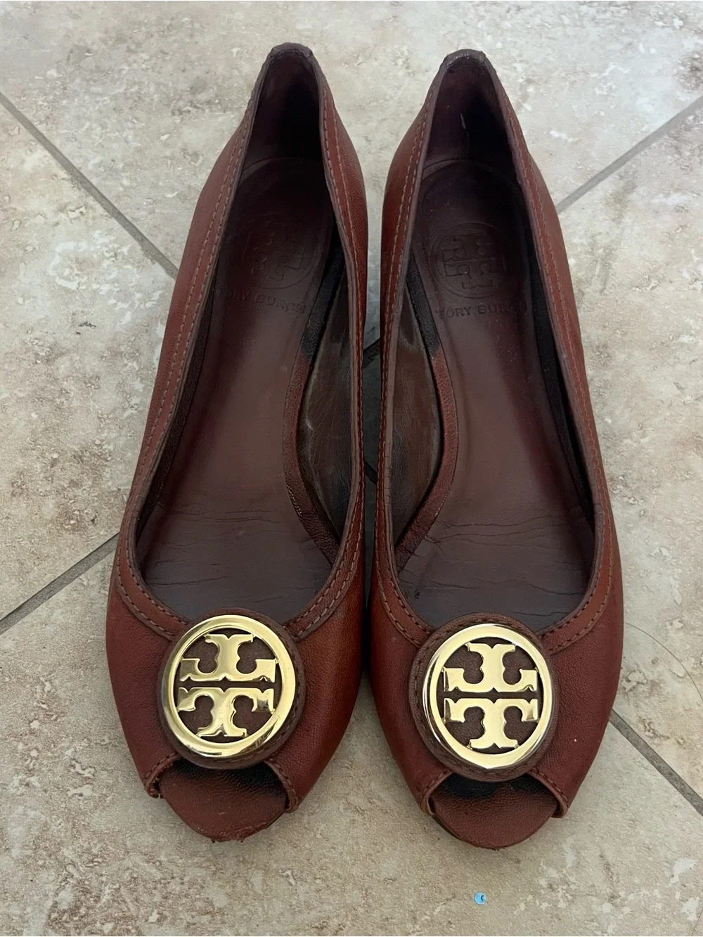 Tory Burch Women's Brown Leather Peep-Toe Carol Wedges 6M
